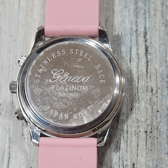 Geneva Silicone Watch Analog. - Picture 6 of 10